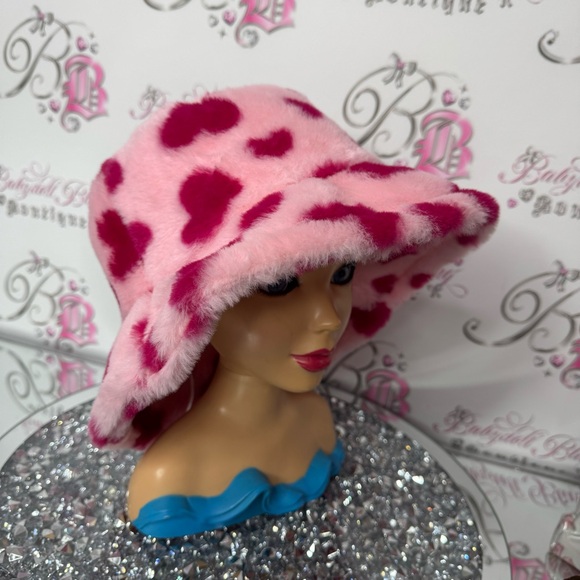 Hat hearts pink furry faux fur fuzzy bucket winter touque adjustable interior - Picture 6 of 9